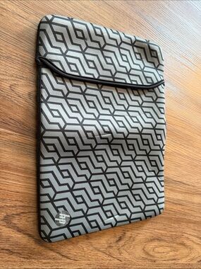 HP Gray & Black Geometric Neoprene Laptop Sleeve
